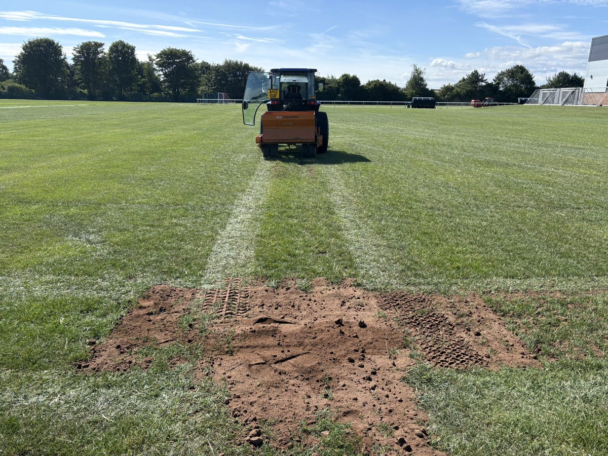 PaulJ5168's tweet photo. So β¦β¦..
7 days after renovation of football pitches @JohnSpenceCHS for @NSJAFCdev β¦..
1 plot @QualitySeed blade4turf tetraploid
1 plot @BarenbrugUK multisport β¦..
Signs of life under both sheets https://t.co/v9UPzYPMWX