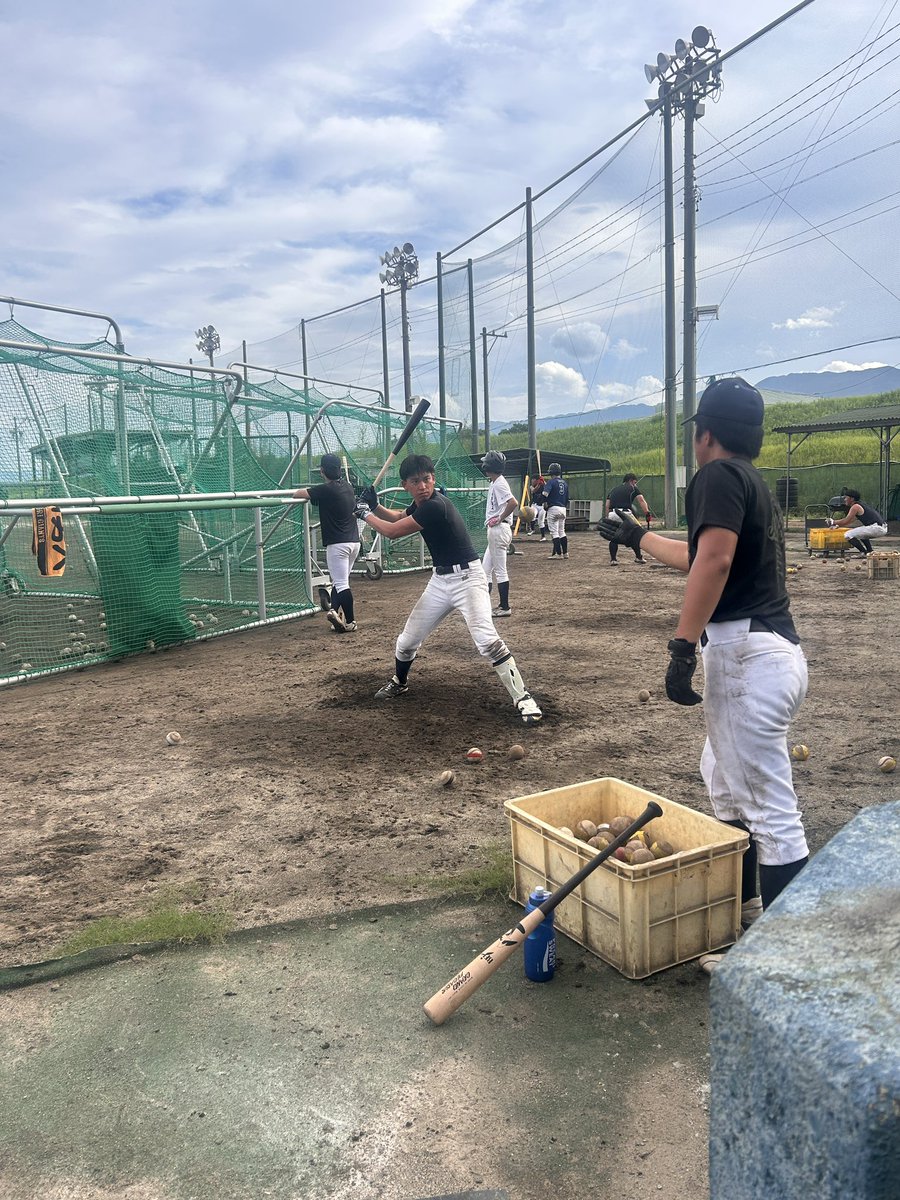 paz_baseball's tweet photo. 岐阜合宿④
4日目は天候に恵まれ、#大垣西高校 さんのグラウンドで守備と打撃の練習を行いました！
久々の1日練習で心身共に疲労困憊です！
最終日はオープン戦！
#群馬パース大学 #硬式野球部 #関甲新学生野球連盟 #2部西地区 #医療系大学 #コメディカル https://t.co/duqVJPIrF0