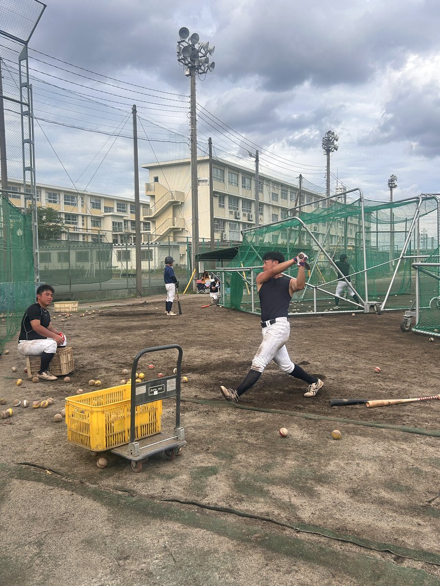 paz_baseball's tweet photo. 岐阜合宿④
4日目は天候に恵まれ、#大垣西高校 さんのグラウンドで守備と打撃の練習を行いました！
久々の1日練習で心身共に疲労困憊です！
最終日はオープン戦！
#群馬パース大学 #硬式野球部 #関甲新学生野球連盟 #2部西地区 #医療系大学 #コメディカル https://t.co/duqVJPIrF0