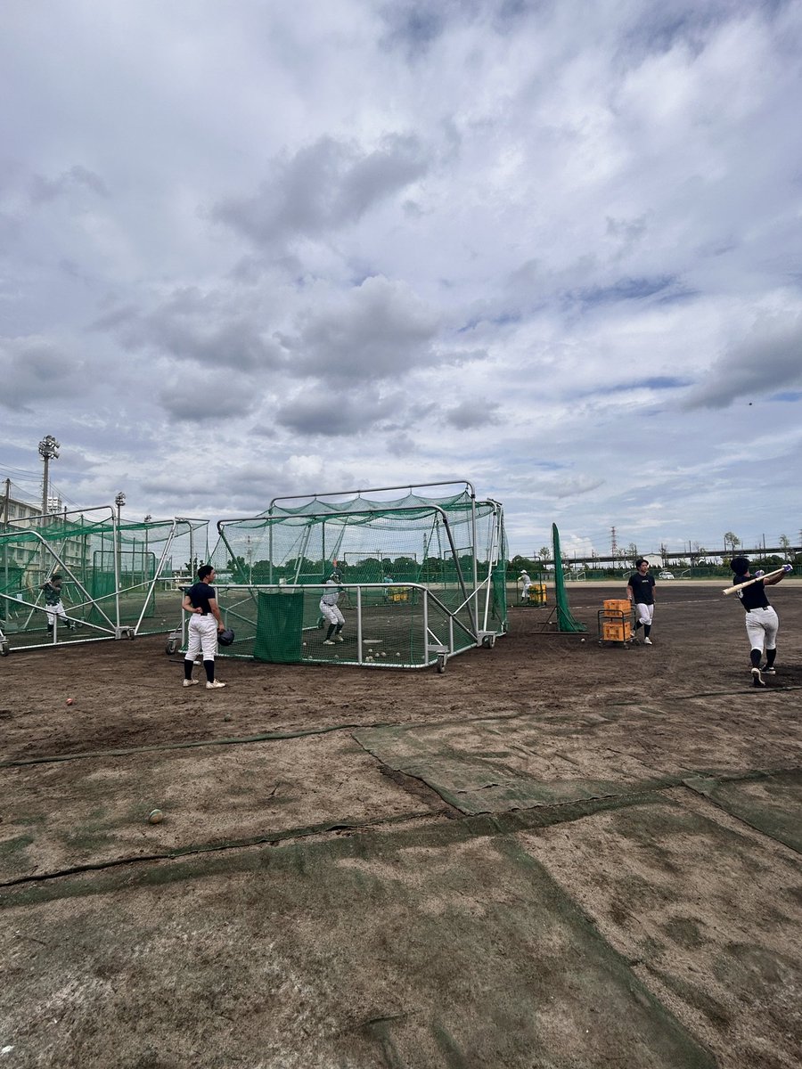 paz_baseball's tweet photo. 岐阜合宿④
4日目は天候に恵まれ、#大垣西高校 さんのグラウンドで守備と打撃の練習を行いました！
久々の1日練習で心身共に疲労困憊です！
最終日はオープン戦！
#群馬パース大学 #硬式野球部 #関甲新学生野球連盟 #2部西地区 #医療系大学 #コメディカル https://t.co/duqVJPIrF0