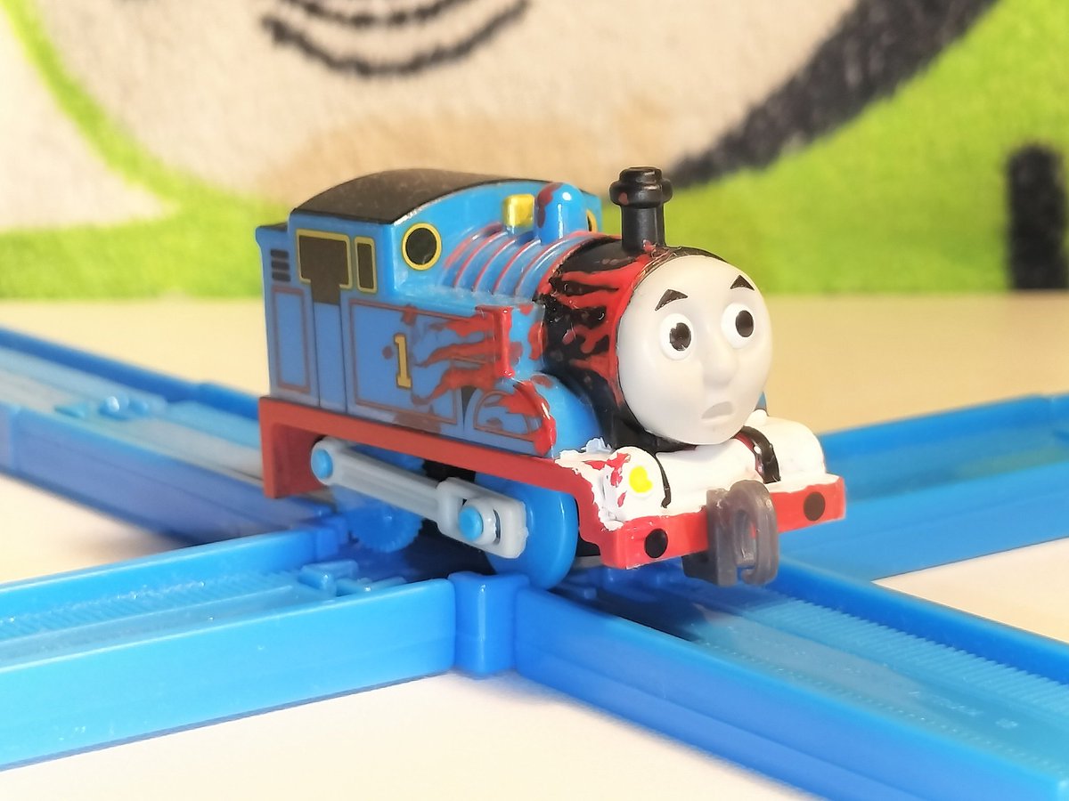 伝説の英雄に出て来た
ジャムを被ったトーマス
作り方は赤の塗料を筆塗りするだけです。
