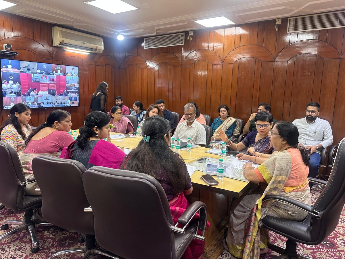 icds_up's tweet image. कैबिनेट मंत्री श्रीमती बेबी रानी मौर्य, राज्य मंत्री श्रीमती प्रतिभा शुक्ला द्वारा Early Childhood Development को नई दिशा देने हेतु परामर्श बैठक का उद्घाटन हुआ| जिसमें  वरिष्ठ प्रशासनिक अधिकारी, 189+ जिला अधिकारी, आंगनवाड़ी कार्यकर्ता और NGOsजुड़े। 
#ViksitUP #ECCE #UPGovt