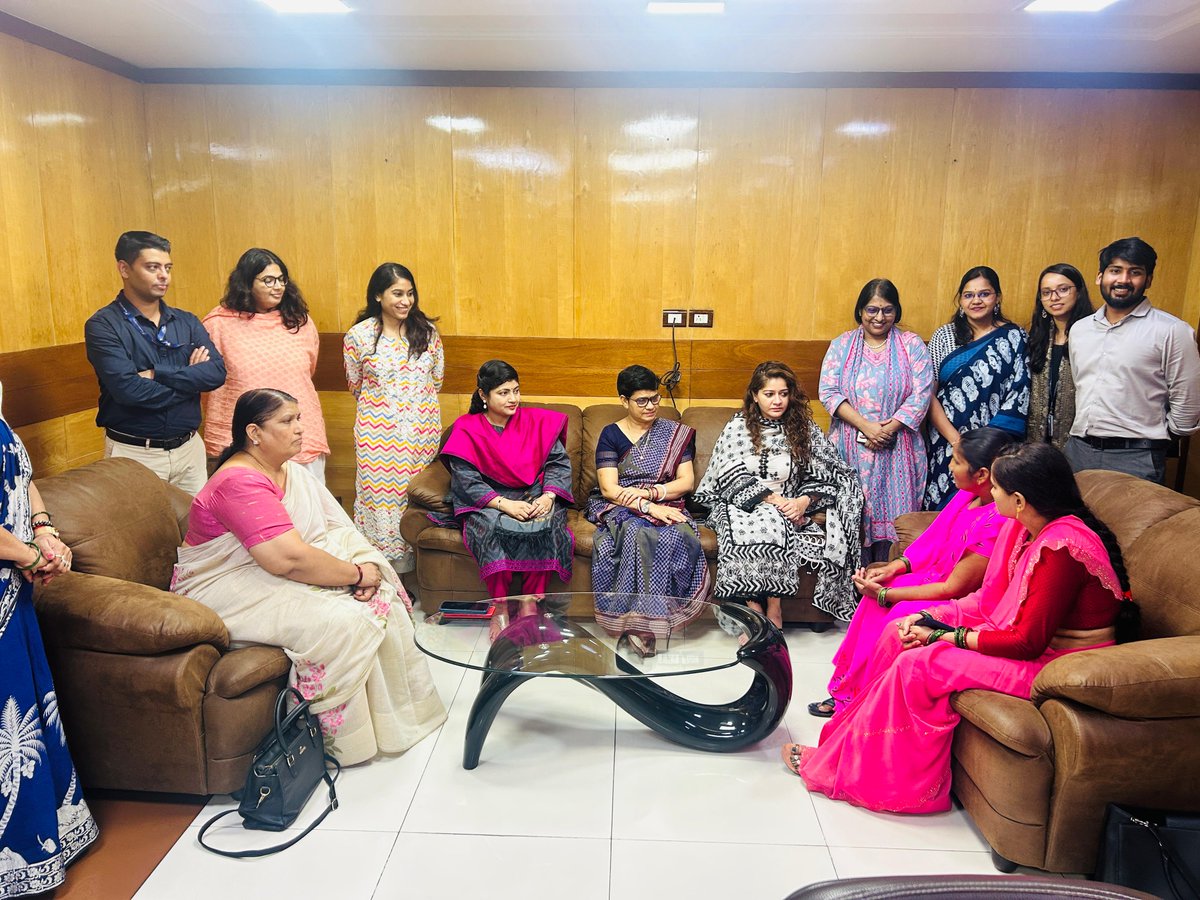 icds_up's tweet image. कैबिनेट मंत्री श्रीमती बेबी रानी मौर्य, राज्य मंत्री श्रीमती प्रतिभा शुक्ला द्वारा Early Childhood Development को नई दिशा देने हेतु परामर्श बैठक का उद्घाटन हुआ| जिसमें  वरिष्ठ प्रशासनिक अधिकारी, 189+ जिला अधिकारी, आंगनवाड़ी कार्यकर्ता और NGOsजुड़े। 
#ViksitUP #ECCE #UPGovt