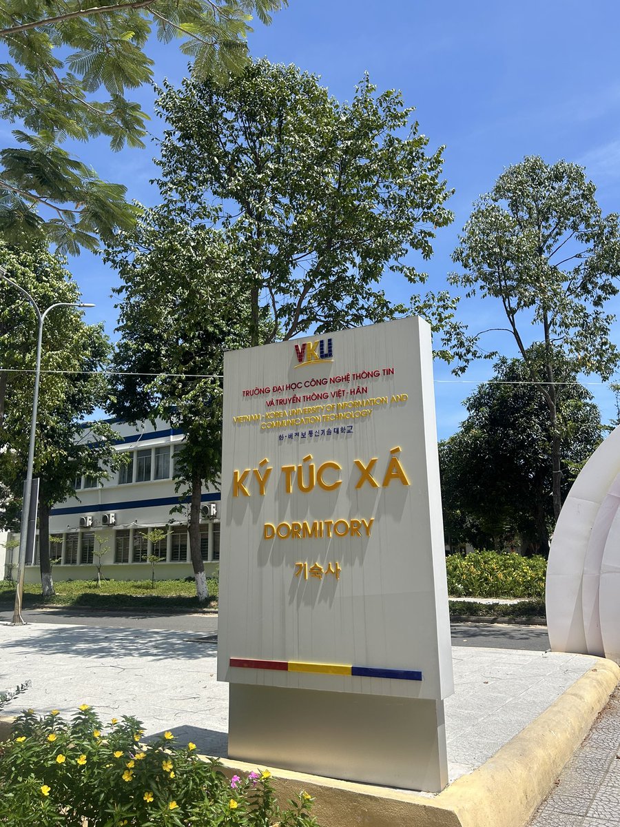 Giang Nguyễn (@mikacosmetic1) on Twitter photo Thanh xuân vườn trường: ngày xưa chạy trốn giờ kiểm tra miệng, giờ chạy trốn deadline. 
😆😆😆 Thanh xuân vườn trường: ngày xưa chạy trốn giờ kiểm tra miệng, giờ chạy trốn deadline. 
😆😆😆