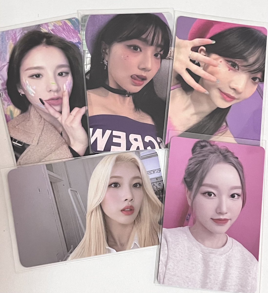 wonyaisa's tweet photo. wts lfb loona ꒱ 

𓈈 onhand
       ₱ 800 set
       strictly no cancellation :)
       no rush shipping !

𖥻 wts lfb loonaverse tc trading card gowon hyeju hoodie orbit 3.0 kim lip yeojin pink beret ver d heejin paint pintura pc ph https://t.co/ML6G9uR3en