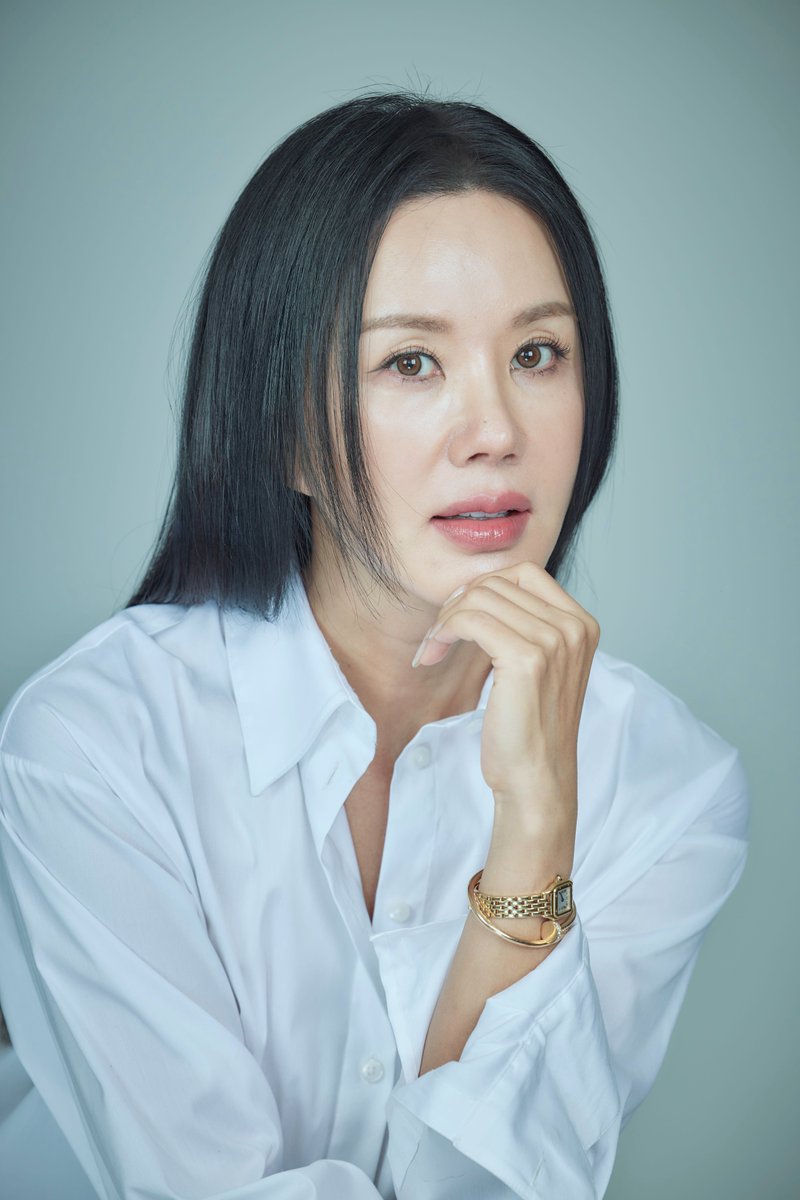 ‘금쪽같은 내 스타’ 엄정화
믿고 보는 ‘연기의 신’ 안방 귀환!
흥행 보장 ‘로코퀸’ 컴백!
비주얼 싹 바꾼 파격 변신! 경력단절 톱스타 봉청자 역으로 ‘열일 활약’ 예고!

[사진제공 : 에일리언컴퍼니]

#엄정화 #UhmJeonghwa