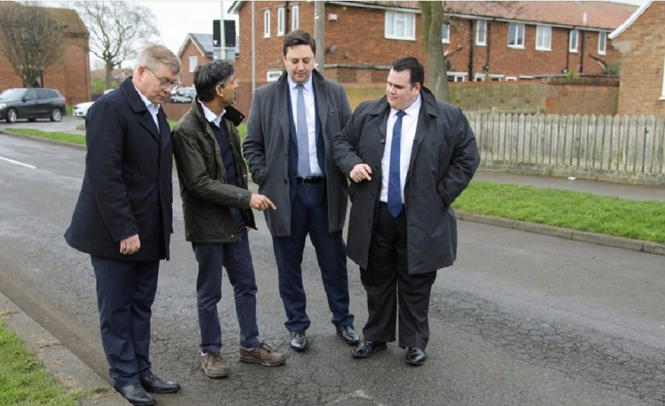 Morning all.
Ah potholes. I remember former PM Rishi Sunak promised to "fix the potholes across the country using money saved from HS2", oh and stop the boats, oh and reduce debt. 

The one thing he's did manage to  stop was any investigation into PPE fraud.
#GMB #BBCBreakfast