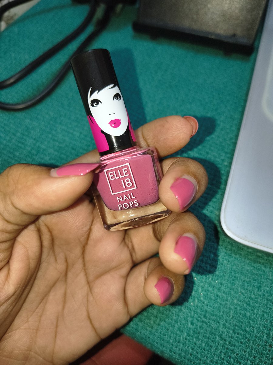 A little color therapy at my fingertips 🎨.