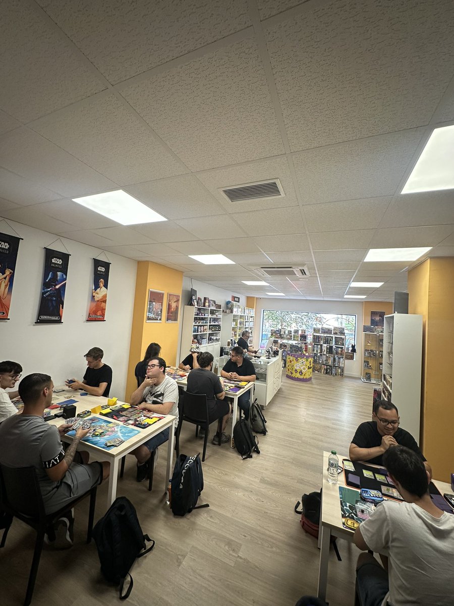 Muchas gracias a todos los jugadores que han venido al torneo de celebración del Mundial 2025 🥸

Ganador Carlos Perez con su Crustle temible 🦀🍃

Nos queda un finde de partidas y diversiones por delante😇

Tremendo mundial se nos viene!