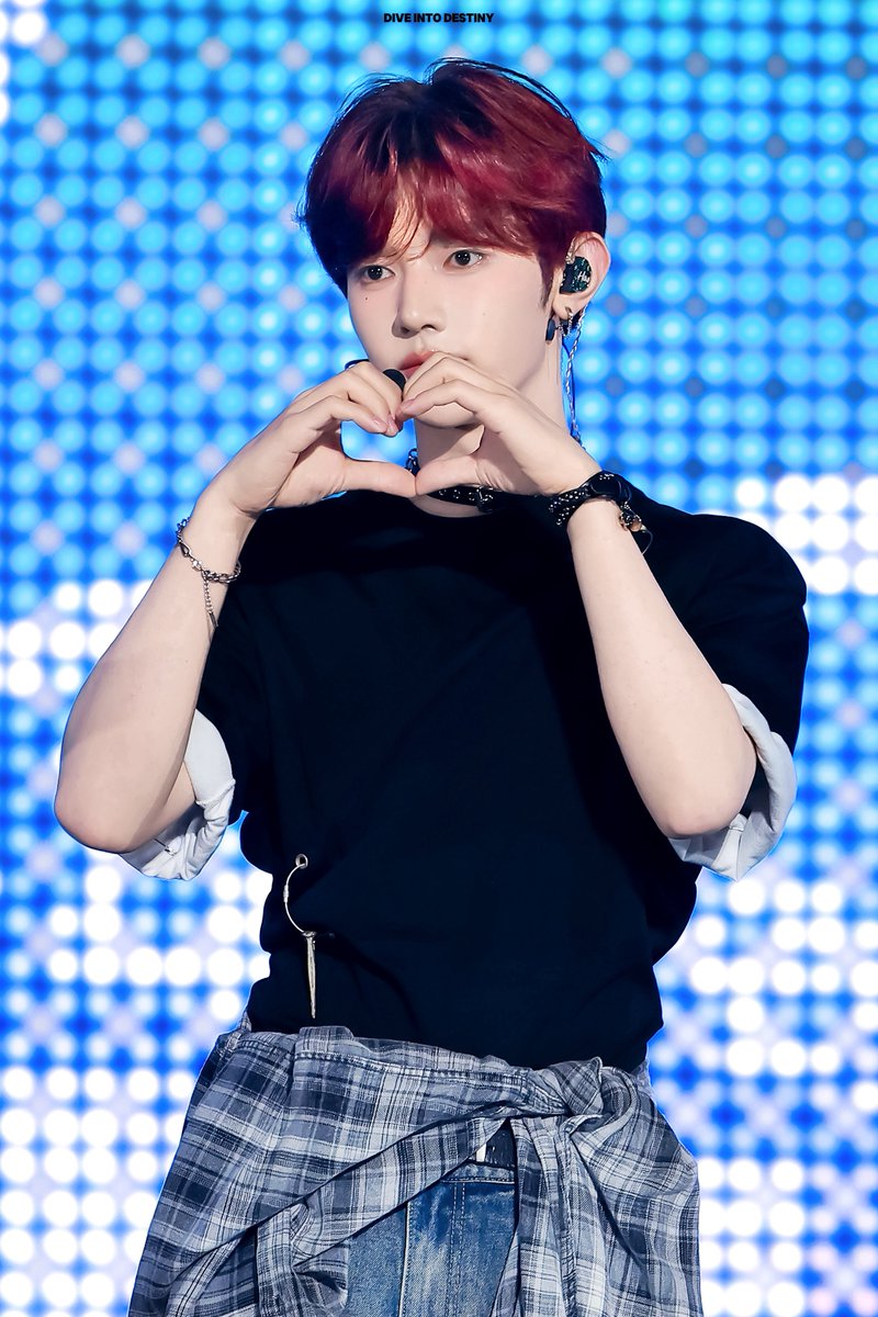 diveintodestiny's tweet photo. 250811 반짝투어

매력 발산 중

#장하오 #ZHANGHAO #章昊 #ジャンハオ #제로배이스원 #ZEROBASEONE #ZB1 https://t.co/QxWdgcGoug