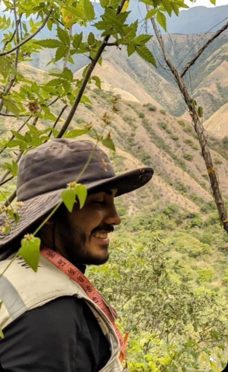 claoyepes's tweet photo. #DondeEstaCamilo #AndresCamiloNoAparece Dios 1.124 días de incertidumbre! Todo pasa, la vida sigue, el dolor se queda, se aprende a vivir con el dolor, este hace parte del paisaje y será por siempre! https://t.co/WDgtIFQ0dQ