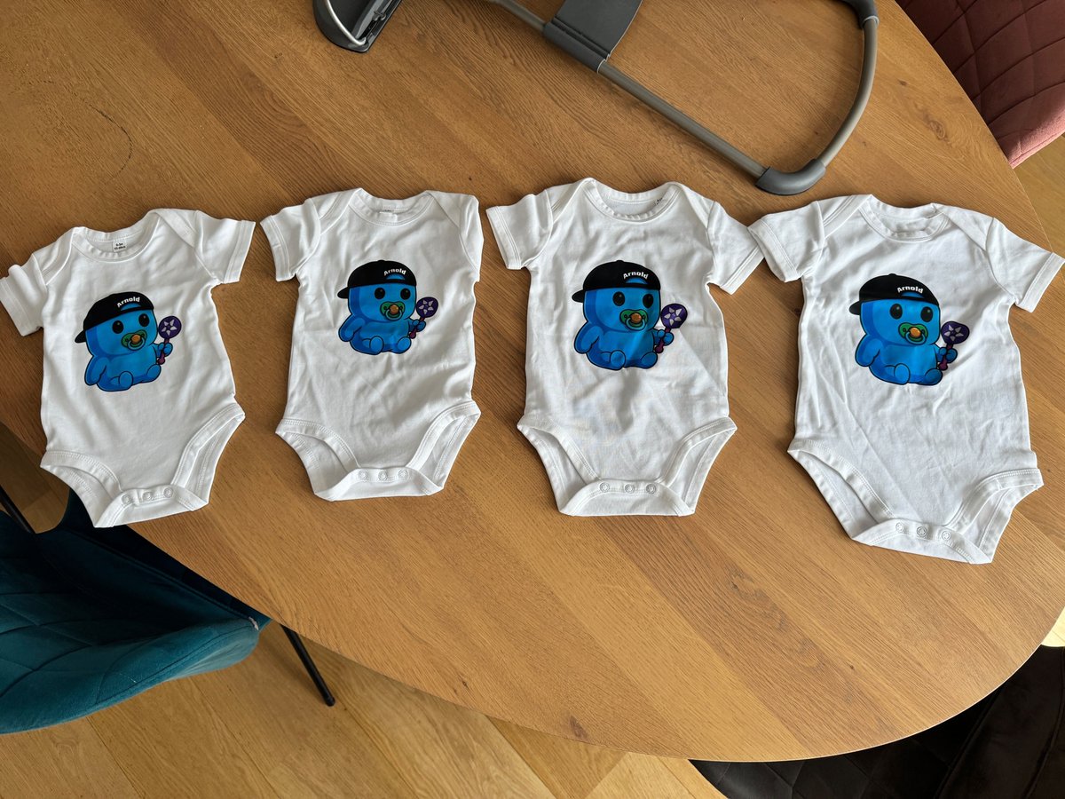 Craenbridge's tweet photo. Q: What do you do when your co-founder just had a baby?
A: You transform his newborn into a cute crawling company advertisement and disguise it as a gift 🫡
Congrats @greglienart https://t.co/wERionwK1X