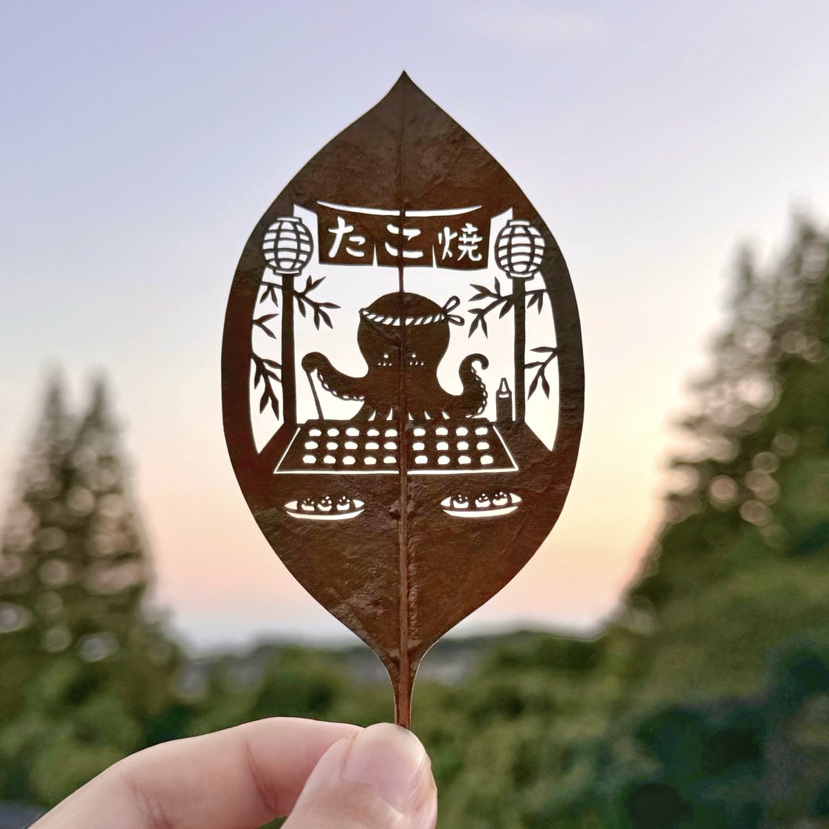 ｢オマケしといたさかい、熱いうちに食べや〜｣

#葉っぱの縁日