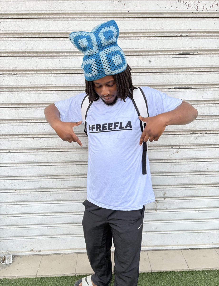 PNouchii's tweet photo. chief keef son ivoire 🤘 à bientôt pour 2 minute de pure abidjanais 😈 #FREEFLA https://t.co/BanzGr5taW