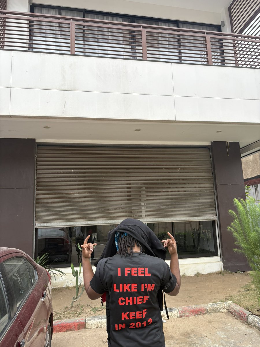 PNouchii's tweet photo. chief keef son ivoire 🤘 à bientôt pour 2 minute de pure abidjanais 😈 #FREEFLA https://t.co/BanzGr5taW