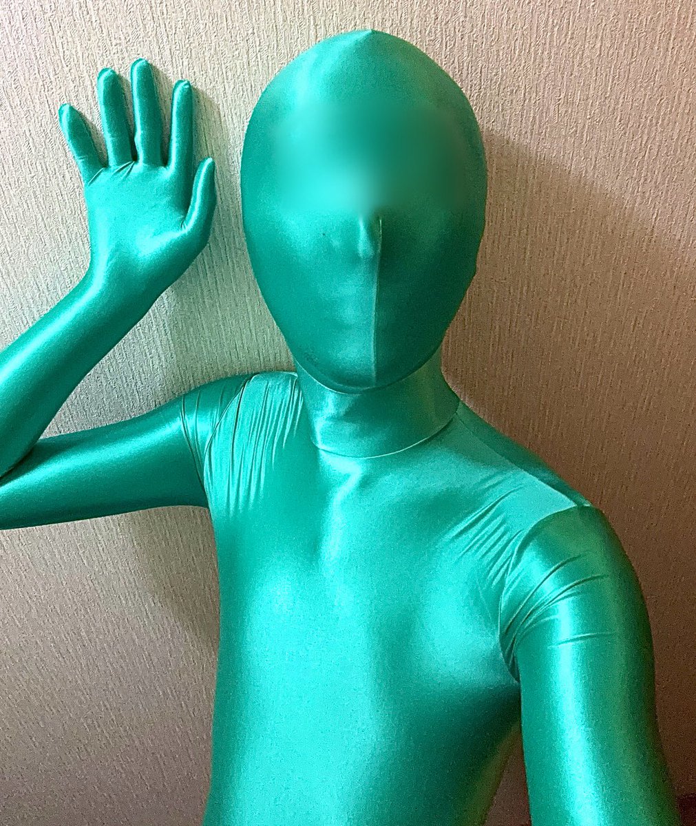 グリーンのツルスベゼンタイです。
ツルスベも着るだけで興奮します。