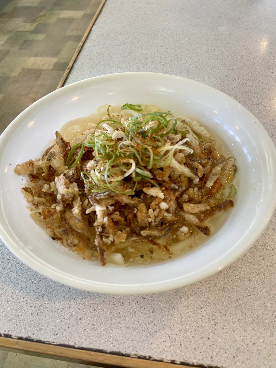 qgb61's tweet photo. やっと食べれた！
桜島フェリーの【ごぼ天うどん】
食べたかったんだ〜！
ごぼ天だけ食べ続けたかった！
#ごぼ天うどん 
#桜島フェリー 
#やぶ金 https://t.co/4eCL5duLHr