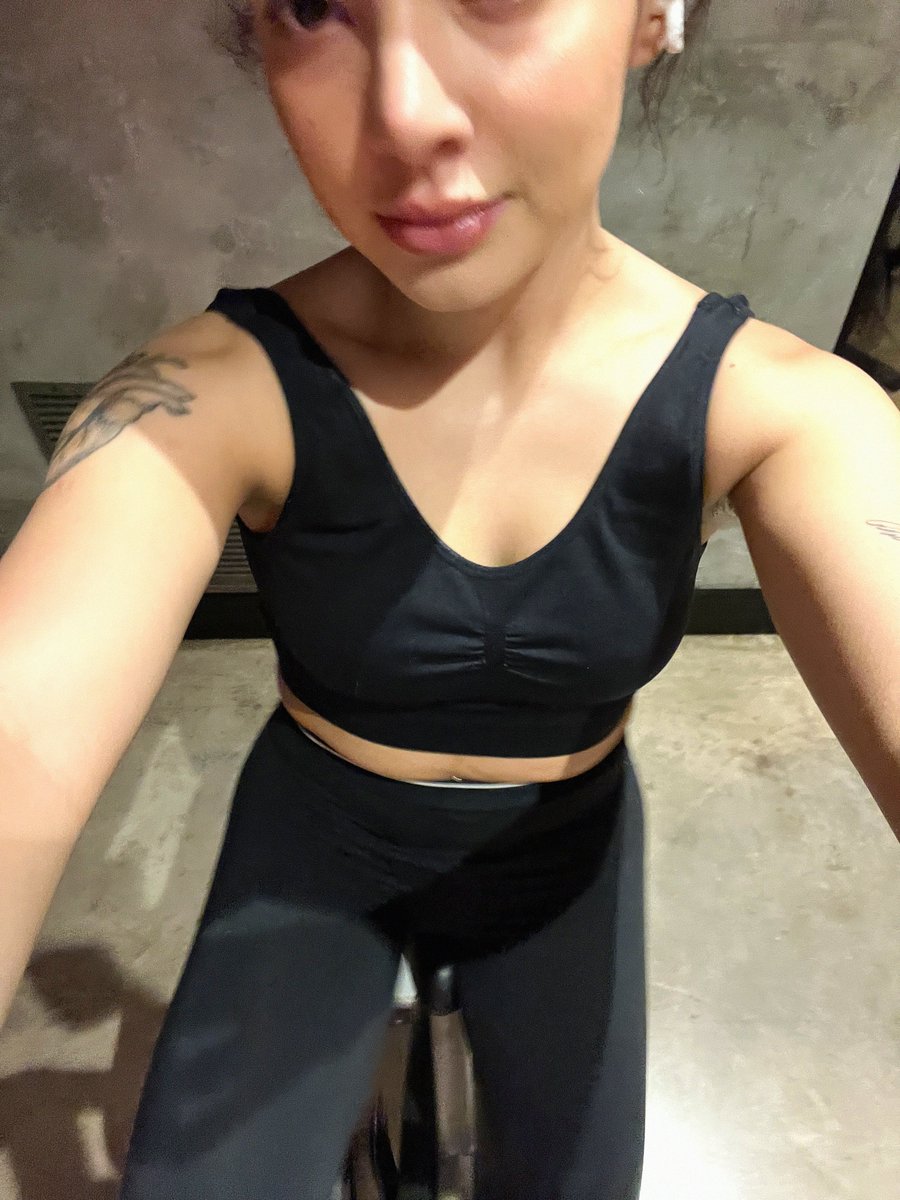 TurYumi's tweet photo. I love working out and getting sweaty with no panties 🥵 You'll love to see the results in my free link ⬇️ https://t.co/owr15mwsEE