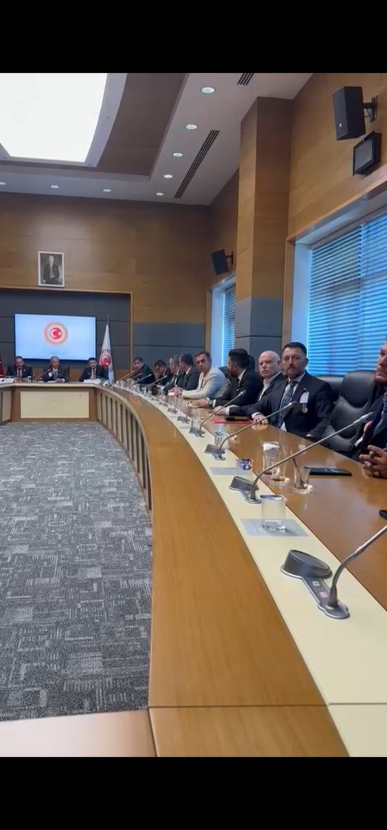 Gazi Meclisimizde Sn. Hulusi Akar Komutanımız başkanlığında Milli Savunma Komiayonu toplantısına katılarak, bilhassa 15 Temmuz Gazilerimizin özlük hakları olmak üzere tüm Gazilerimiz ve Şehit ailelerimiz için yürütülen kıymetli çalışmalara destekte bulunduk. <a href="/tcailesosyal/">T.C. Aile ve Sosyal Hizmetler Bakanlığı</a>