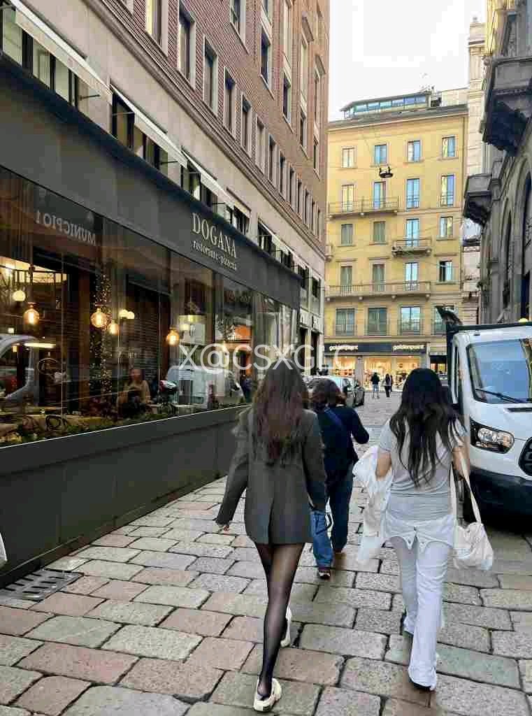 广州网友投稿，对象的顶级黑丝灰丝诱惑，欢迎各位评论区言语羞辱！