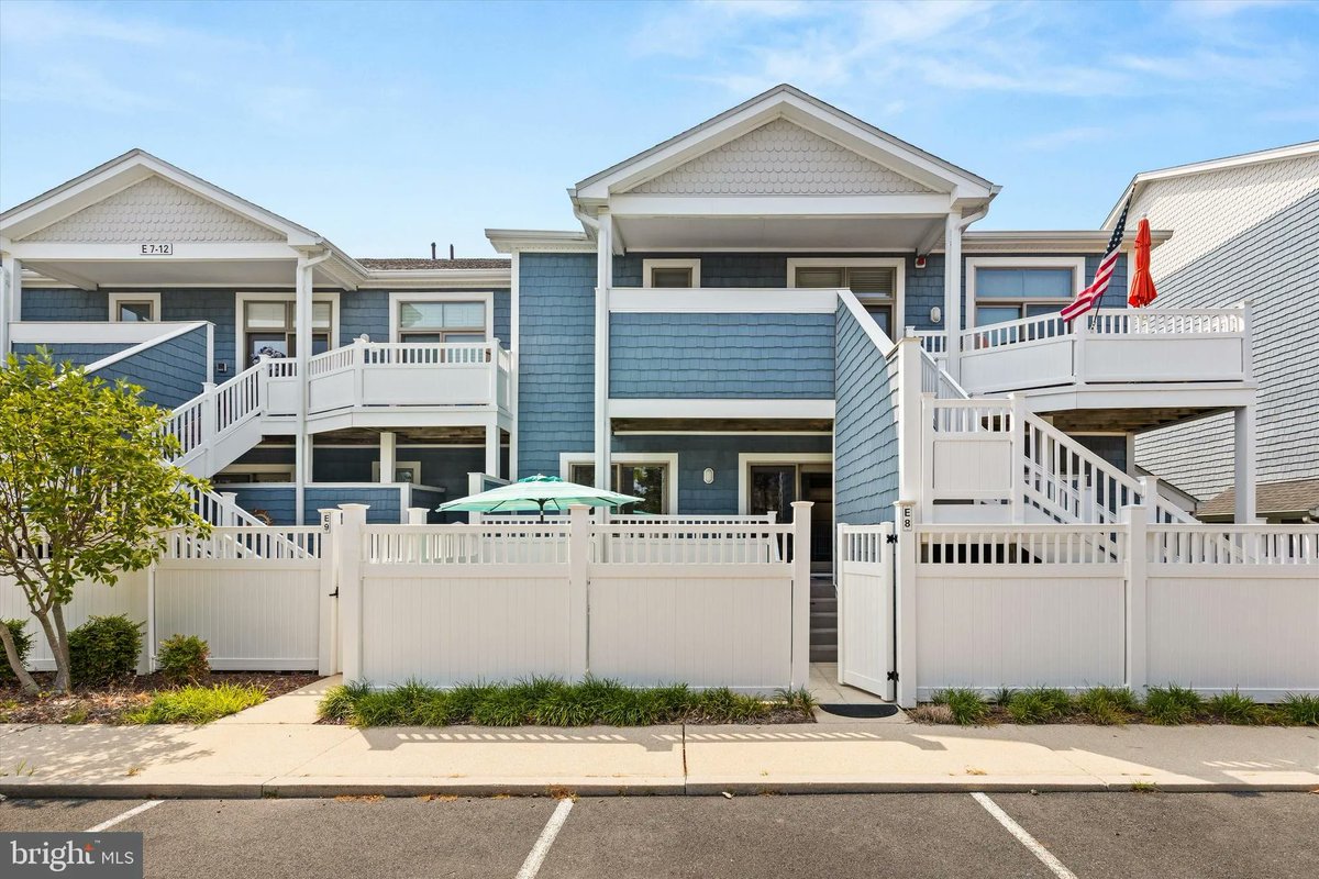 GinterGroup's tweet image. 201 S Heron Drive Unit 8E1, Ocean City, MD, 21842
2 bed | 2 bath 823 Sq. Ft.
Active | 384990
bit.ly/4fBbg15
Beautiful bayside 1st-floor condo located in the sought-after resort community of Heron Harbour Isle. This rare offering combines coastal charm, modern updates,...