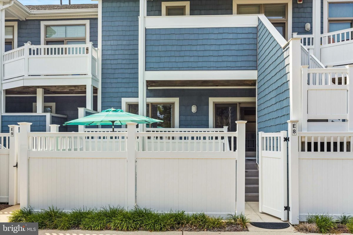 GinterGroup's tweet image. 201 S Heron Drive Unit 8E1, Ocean City, MD, 21842
2 bed | 2 bath 823 Sq. Ft.
Active | 384990
bit.ly/4fBbg15
Beautiful bayside 1st-floor condo located in the sought-after resort community of Heron Harbour Isle. This rare offering combines coastal charm, modern updates,...