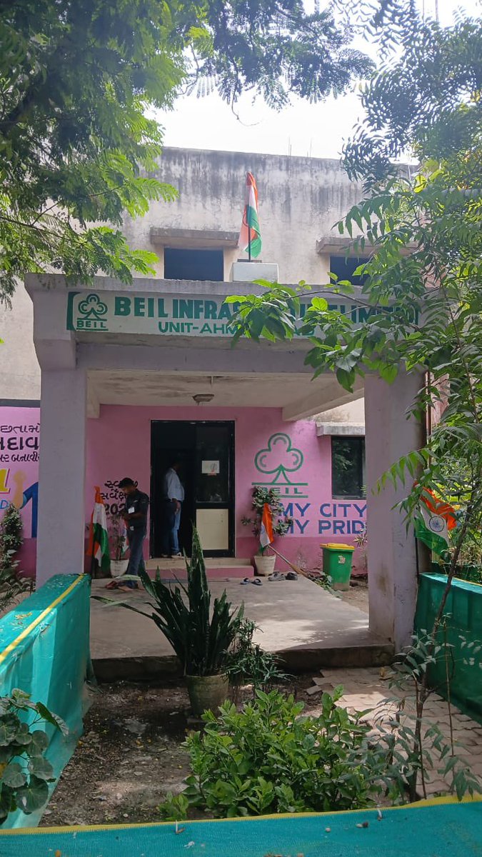 AmdavadAMC's tweet image. AMC&apos;s waste processing plants proudly wave the Tricolour, symbolizing our commitment to a cleaner, greener India under the HGT-HGS campaign.

#WasteProcessing #AMCWorks #TricolourPride #SwachhBharat #GreenAhmedabad #HarGharTiranga #IndependenceDay2025 #WasteManagement