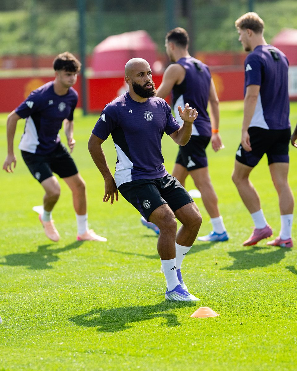 ManUtd's tweet image. Getting those steps in 🔋