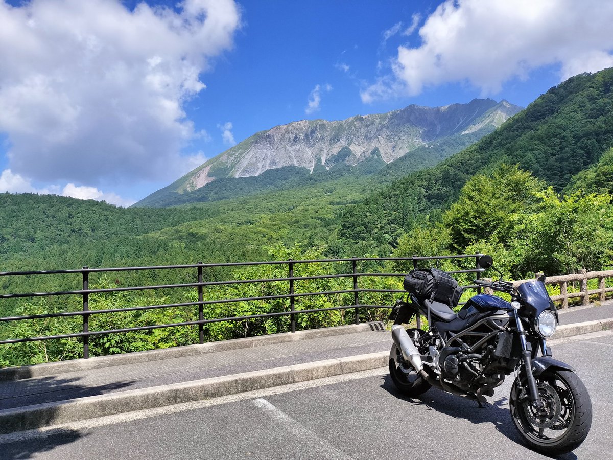 K11619188's tweet photo. こないだの雨であぶねーから鍵掛峠展望台までだって🫨
バイク乗りみんなでお喋りして適当に皆解散🏍️
鳥取砂丘あっちージュース落としたくそ https://t.co/2uPQMUYdIf