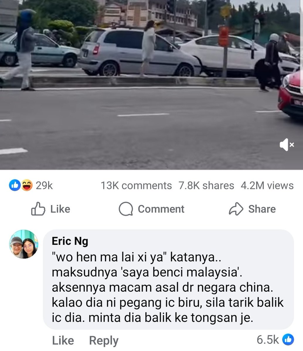 Ni puak yang baru datang Malaysia dengan slogan. Malaysia my 2nd Home. Serang orang kat situ macam orang gila. 

Well. Confirm esok dia ada kad OKU. Premium version 🤣