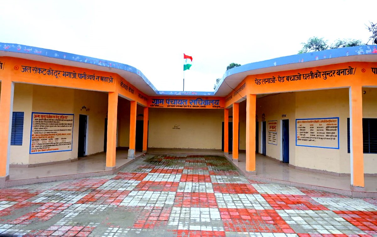 'हर घर तिरंगा, हर घर स्वच्छता' अभियान के तहत जनपद शामली की सभी ग्राम पंचायत सचिवालयों पर तिरंगा फहराया गया व जिलाधिकारी महोदय द्वारा तिरंगा रैली निकाली गई, जिसमें बड़ी संख्या में लोग हुए शामिल।

#HarGharSwachhta #HarGharTiranga #TirangawithPanchayat #Independenceday