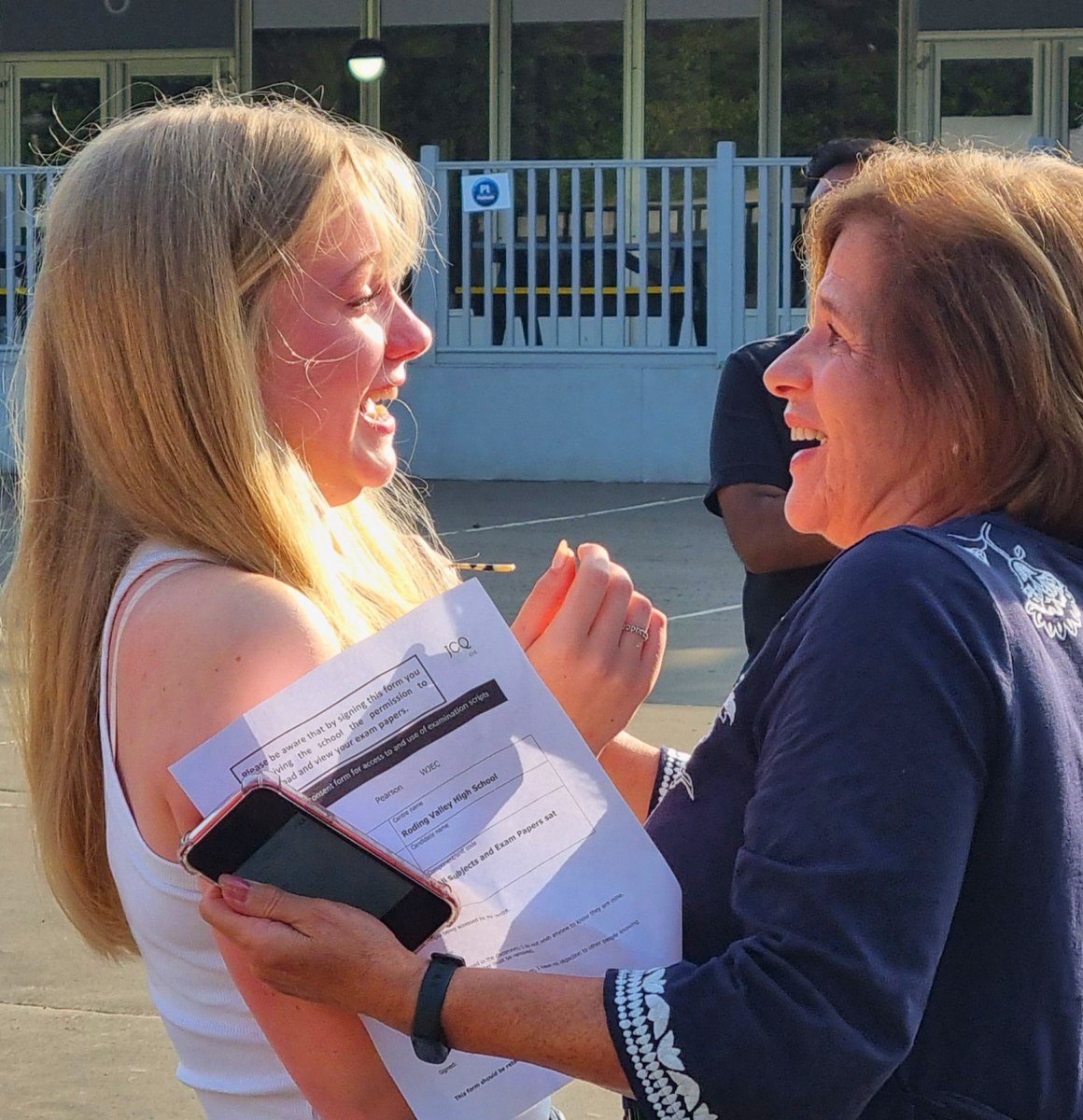 MEDIA RELEASE - RODING VALLEY HIGH SCHOOL: Roding Valley High School in Loughton has praised its students for their 2025 A-Level and vocational results. 

Read the full media release at cutt.ly/RVHS-results-a…