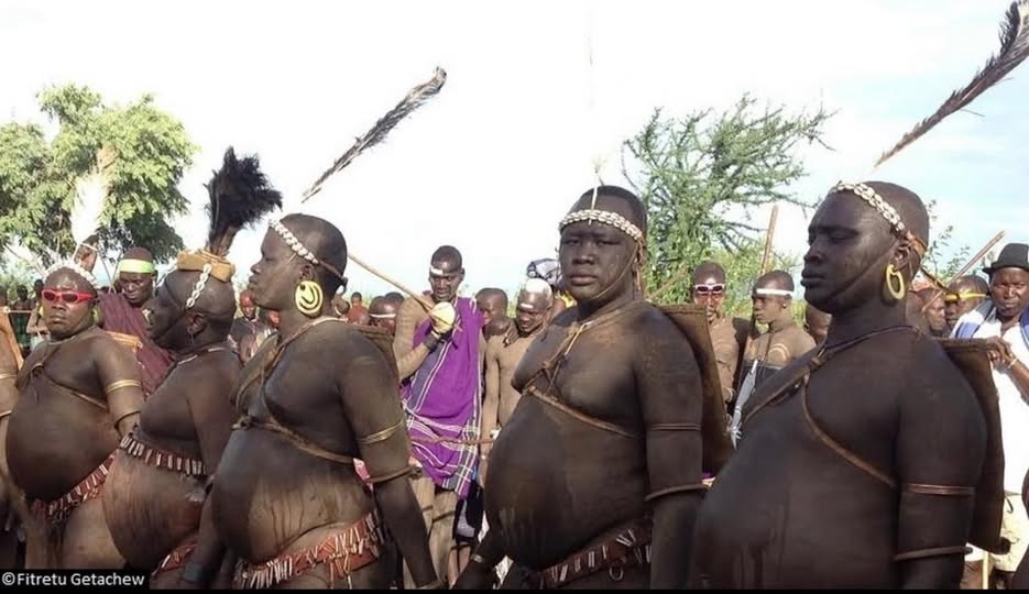 wode_maya's tweet photo. I stayed away from the Gym for 2 months just to spend a Day with the Bodi Tribe Of Ethiopia where the bigger the belly, the hotter you are to the ladies 😍🇪🇹 https://t.co/uKZyC4m3pT
