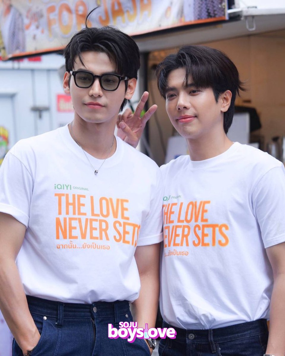 sojuboyslove's tweet photo. 🙏🏻 ABENÇOADOS! Realizado a cerimônia de adoração do BL #TheLoveNeverSets, estrelado pelos #JaaTae.

Saint é o aluno perfeito. Ice é um menino mau com sede de vingança. Todo mundo acha que eles são inimigos... até descobrirem que vão partilhar o mesmo quarto. https://t.co/1UfAXPy5UP