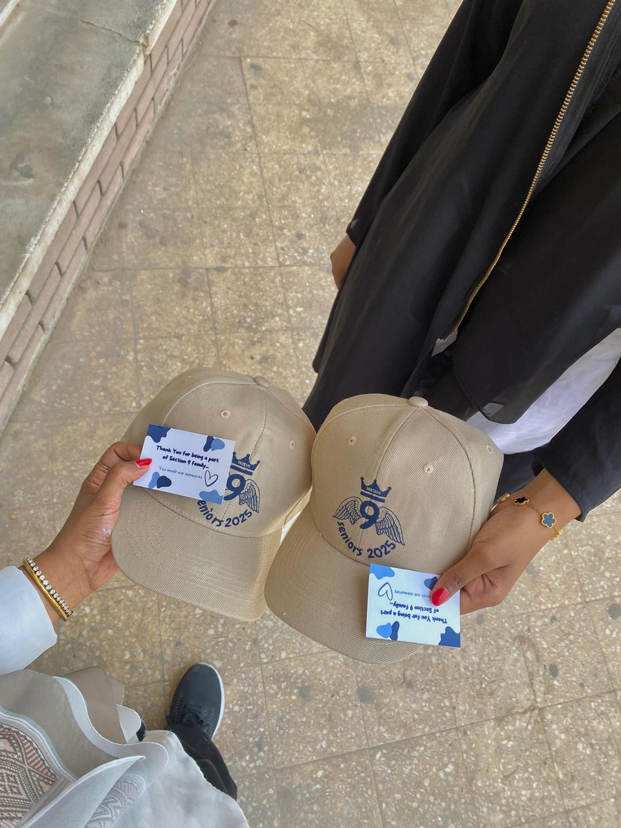 mungida1's tweet photo. Graduation loading...🎓🖤 #section9_xray_day
#med_61_au_graduation https://t.co/gGpYa8AMYg