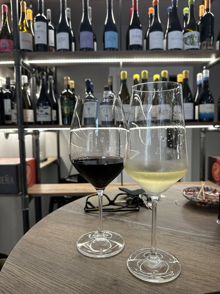 FoodMoreno's tweet photo. Unos vinos y tabla de embutidos en The One Wine de La Guardia https://t.co/WQ1dVlKoSR