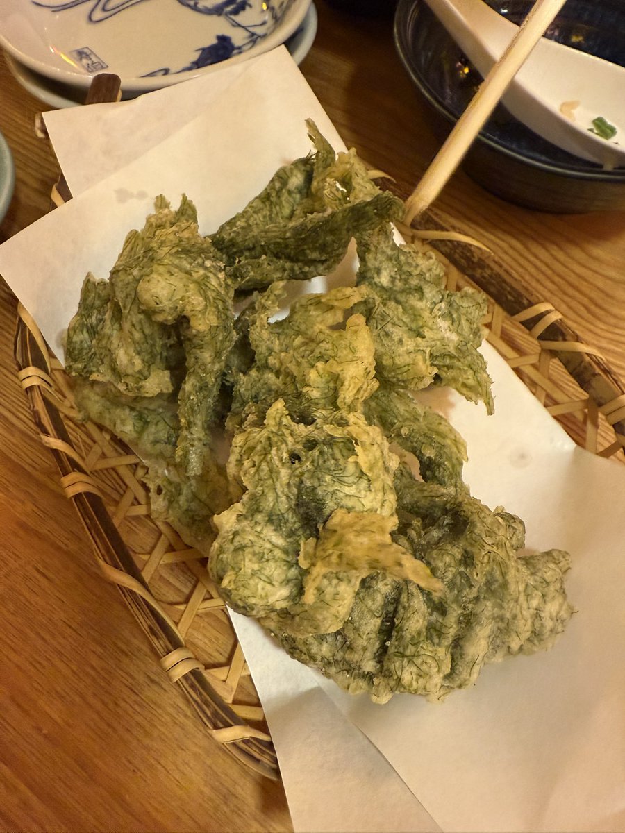 t_i_0621's tweet photo. 地元の食材が毎回美味しすぎる☺️👍
#高知
#四万十
#鰹のタタキ
#あおさのり天ぷら
#新子
#川エビ https://t.co/9JaRyKqIim