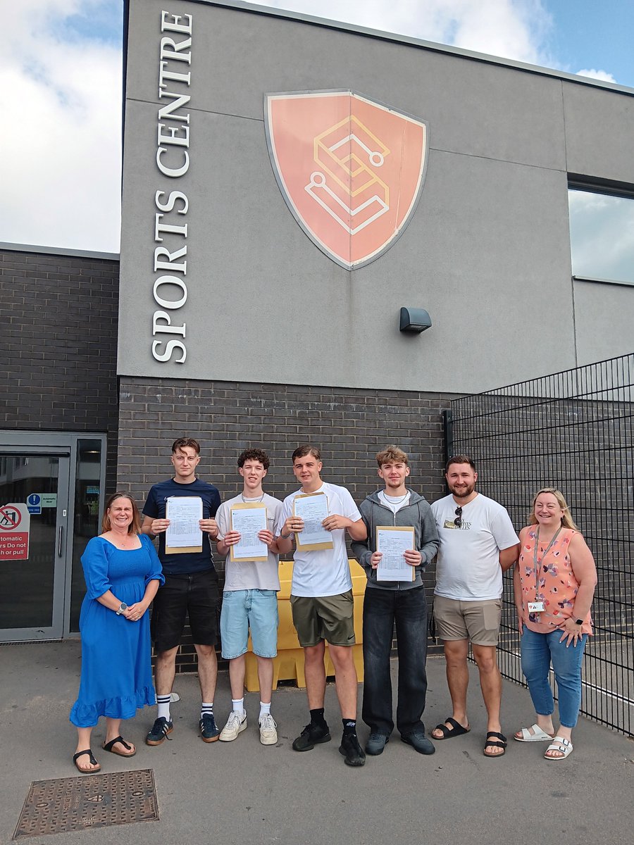 We are delighted to celebrate the outstanding achievements of our SL6 students. Every student achieved exceptional results, the average equivalent grade being at least Grade A (Distinction). 80% of students achieved the equivalent of AAA or higher. tinyurl.com/4dn6kx86