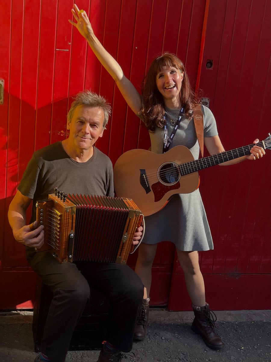 JenEwanBand tweet media