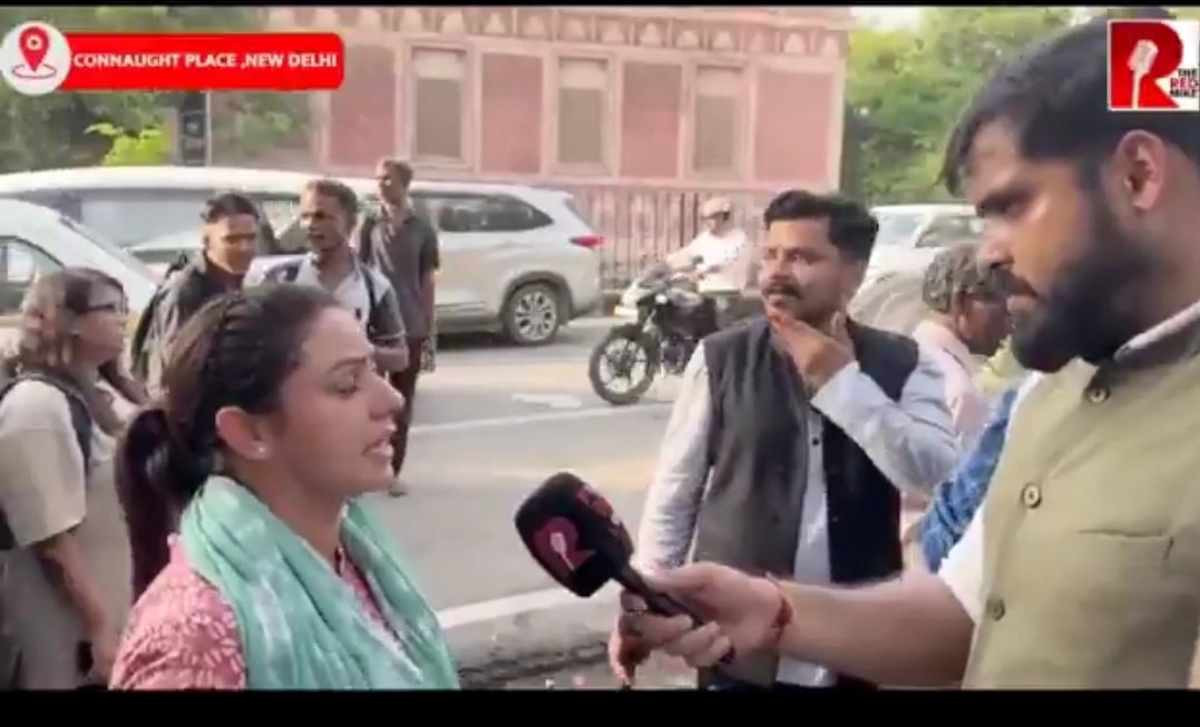 imArshit's tweet photo. @AnilYadavmedia1 वाह, क्या तर्क है!
DD कह रही है कि देश में तीन लाख कुत्ते हैं, और रिपोर्टर ने पूछा तो जवाब था - "हुई होगी कोई जनगणना"!
कुत्तों की जनगणना कब से होने लगी?
ऐसी बातें सुनकर तो हंसी नहीं रुकती।
#DogLoverLogic #FunnyLogic https://t.co/ZS9uWQcePu