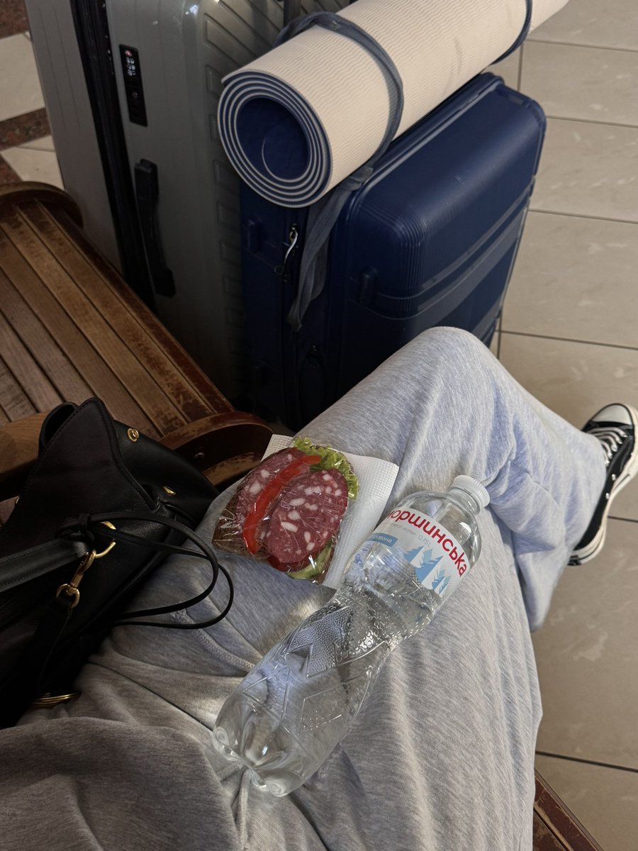 Стандартний набір і дві пачки сірих айкосів