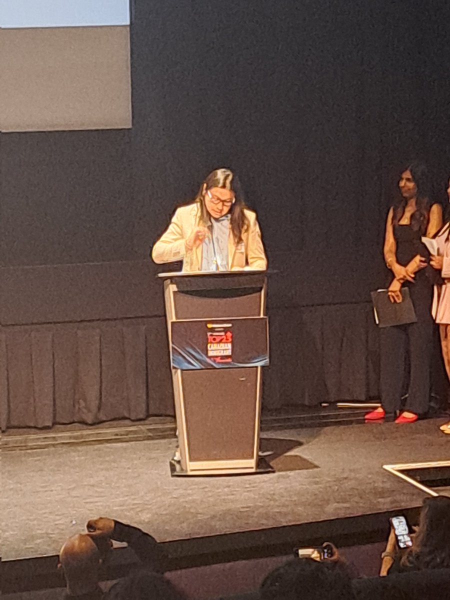 cgchiletoronto's tweet photo. Felicitamos al PhD Emilio Alarcón por ser galardonado con Top 25 Canadian Inmigrant Award. El reconocimiento fue otorgado por  labor de investigación y docencia en U. Ottawa como Decano Asistente y Director del Programa de Graduados del Instituto del Corazón https://t.co/AXKR31q9gJ