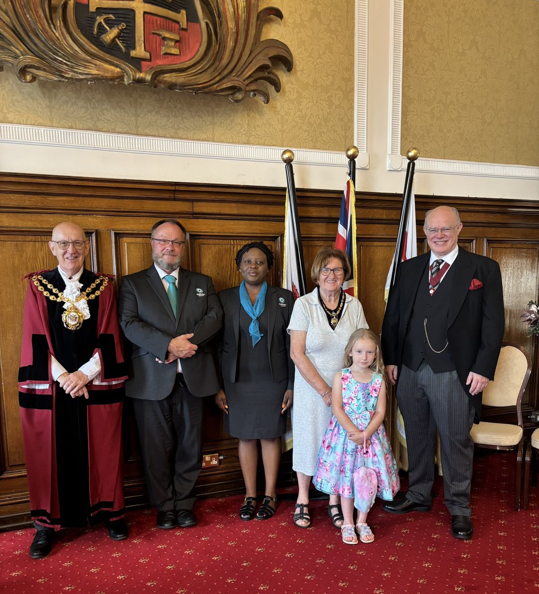 Mark Llewellin DL (@markllewellin3) on Twitter photo A pleasure to represent His Majestyโs Lord Lieutenant of Greater Manchester at Chadderton Town Hall today for a citizenship ceremony with the Mayor and Mayoress of Oldham (and their granddaughter). Thank you to the registrars. <a href="/GMLO_UK/">GM Lieutenancy</a> A pleasure to represent His Majestyโs Lord Lieutenant of Greater Manchester at Chadderton Town Hall today for a citizenship ceremony with the Mayor and Mayoress of Oldham (and their granddaughter). Thank you to the registrars. <a href="/GMLO_UK/">GM Lieutenancy</a>