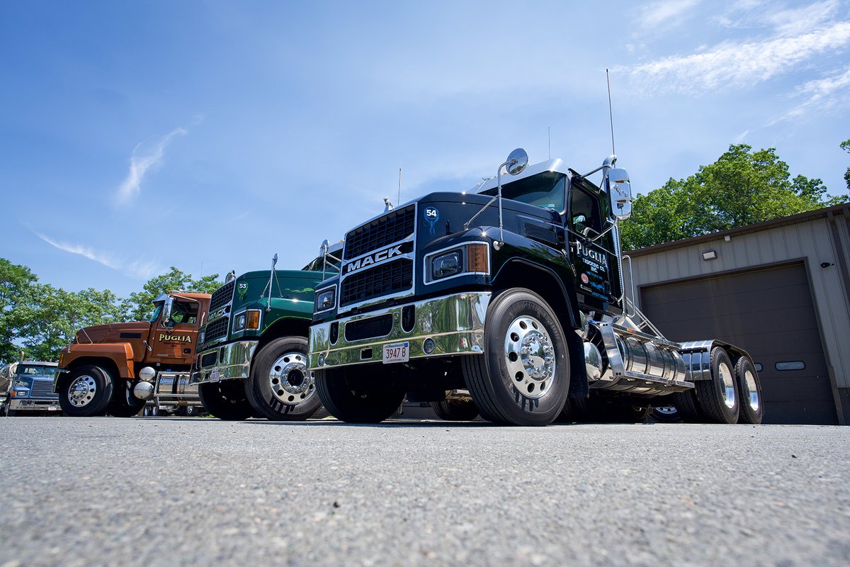 BallardTrucks's tweet image. A family business that has relied on their Macks for 40 years—going strong. 💪

Ft. Puglia Trucking

@MackTrucks #MackTrucks #HeavyDutyTrucks #HeavyHauling #Trucking #Massachusetts
