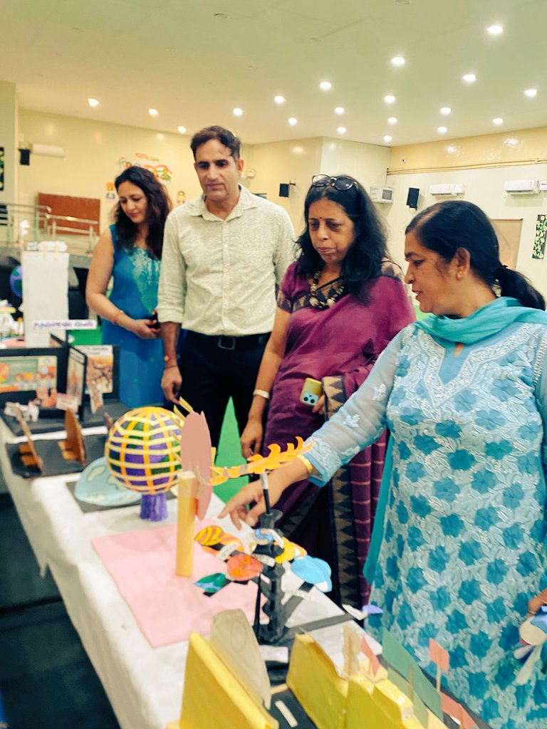 Joyful learning (TLM preparation)
School ID - 1515023
School Name - SKV no 2 punjabi bagh
Hos - Ms Ranjhana 
Crcc- Madan Kumar and Archana 
West A