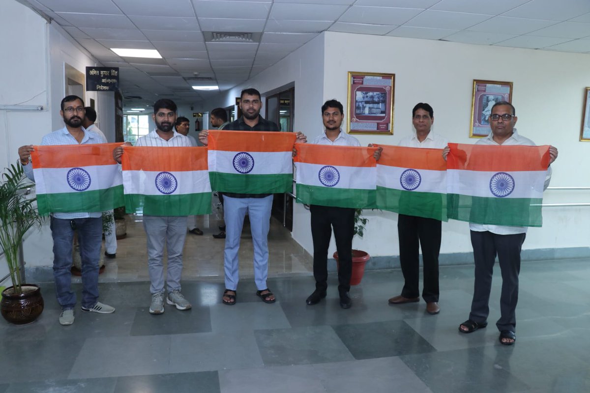 ‘हर घर तिरंगा, हर घर स्वच्छता’ अभियान के तहत निदेशालय पंचायती राज विभाग लखनऊ में तिरंगा वितरण कार्यक्रम का आयोजन हुआ।

#HarGharSwachhta #HarGharTiranga #TirangawithPanchayat #Independenceday