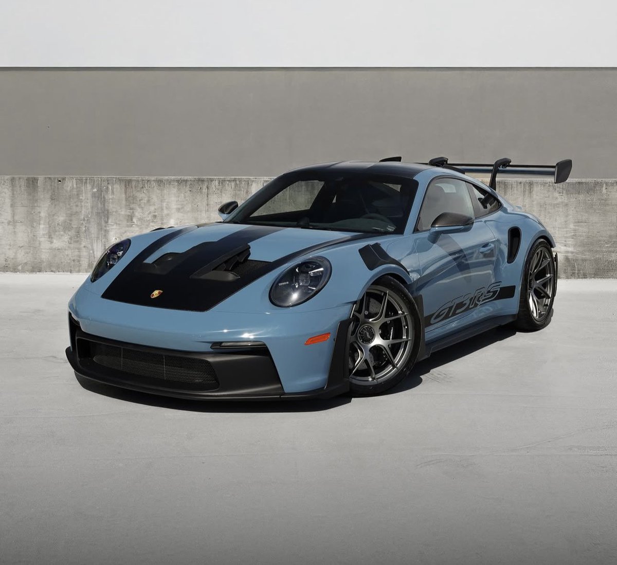 PorscheCIub's tweet photo. Paint-to-Sample Nashy Blue 992 GT3 RS https://t.co/nNtvCJR1BV