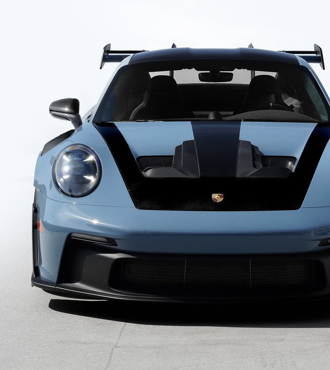 PorscheCIub's tweet photo. Paint-to-Sample Nashy Blue 992 GT3 RS https://t.co/nNtvCJR1BV