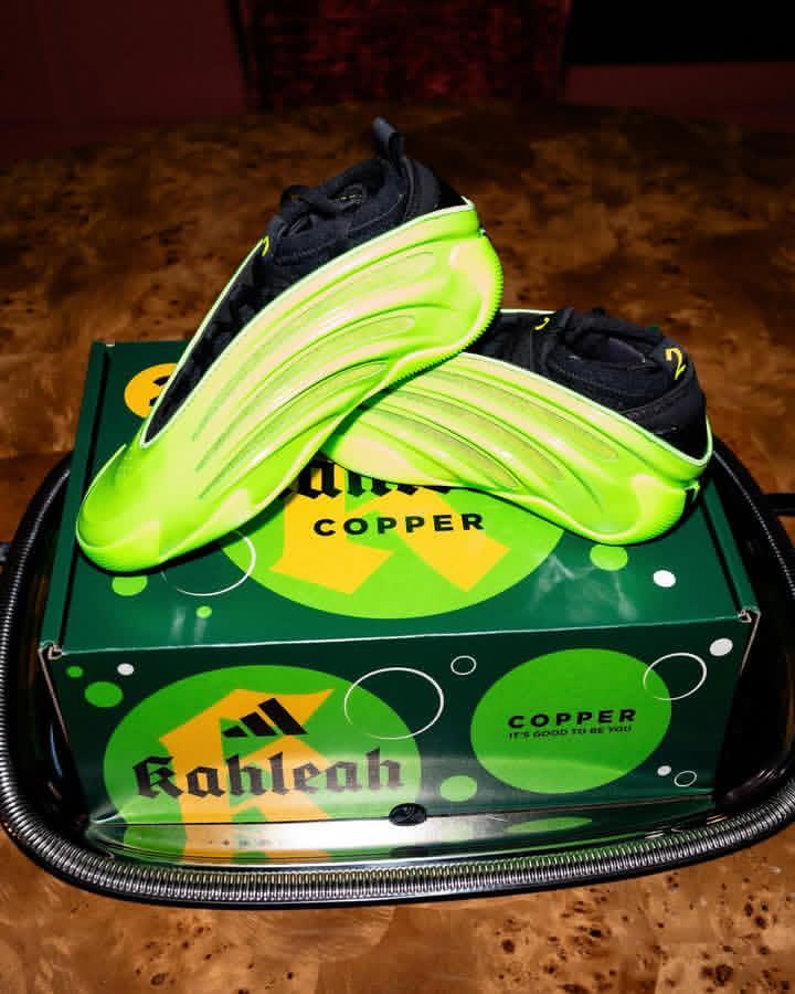 LaceLounge's tweet photo. Kahleah Copper pulled up with some serious fizz 😮💨🥤
Debuted her Seagram’s Ginger Ale–inspired adidas Harden Vol. 9 PE vs. the Atlanta Dream 🔋🔥
#WNBAKicks #adidasBasketball #KOTD https://t.co/wj92YAs89z
