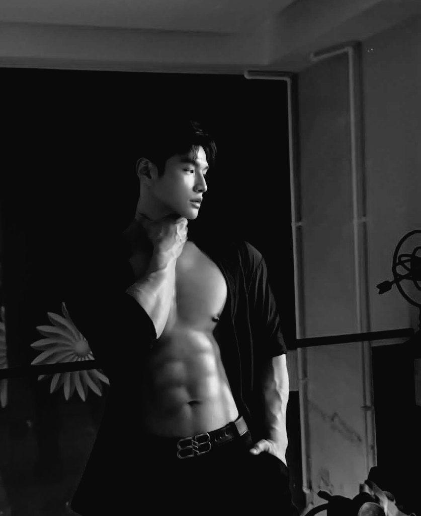 JBeng_'s tweet photo. ㅤ 

                               I got closer 

             ㅤ https://t.co/wcdtNu3ukP